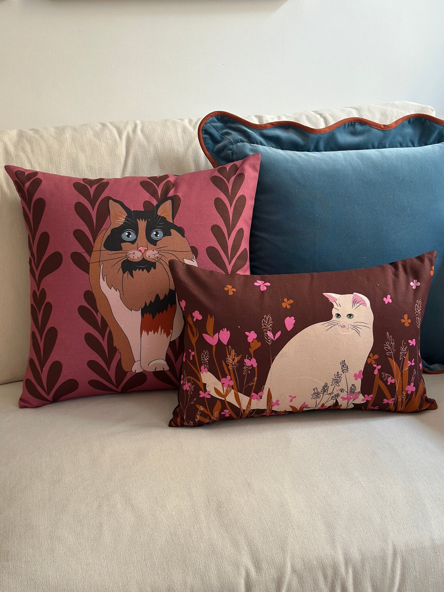 Discover our Printed pillow with cat design, perfect for children's bedrooms and playrooms, designed in Portugal. My Friend Paco offers vibrant cushions and home decor accessories for kids and those who love colorful, positive vibes. Looking for kids' gift ideas? We've got you covered!